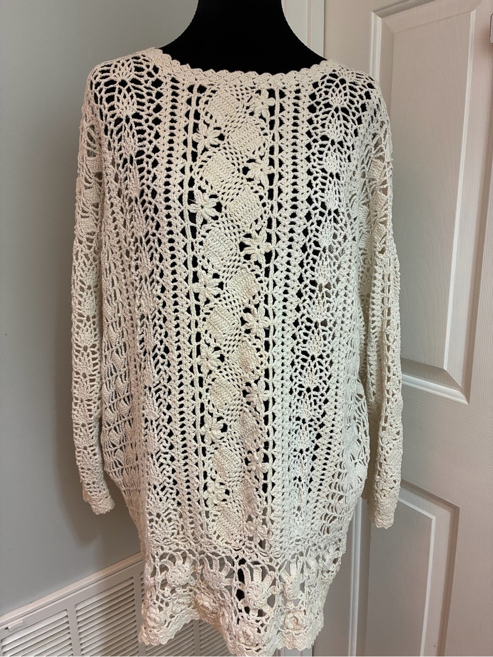 Vintage 90’s Carolina Colors Hand Crochet Knit Cardigan Cream Size 22 Like New